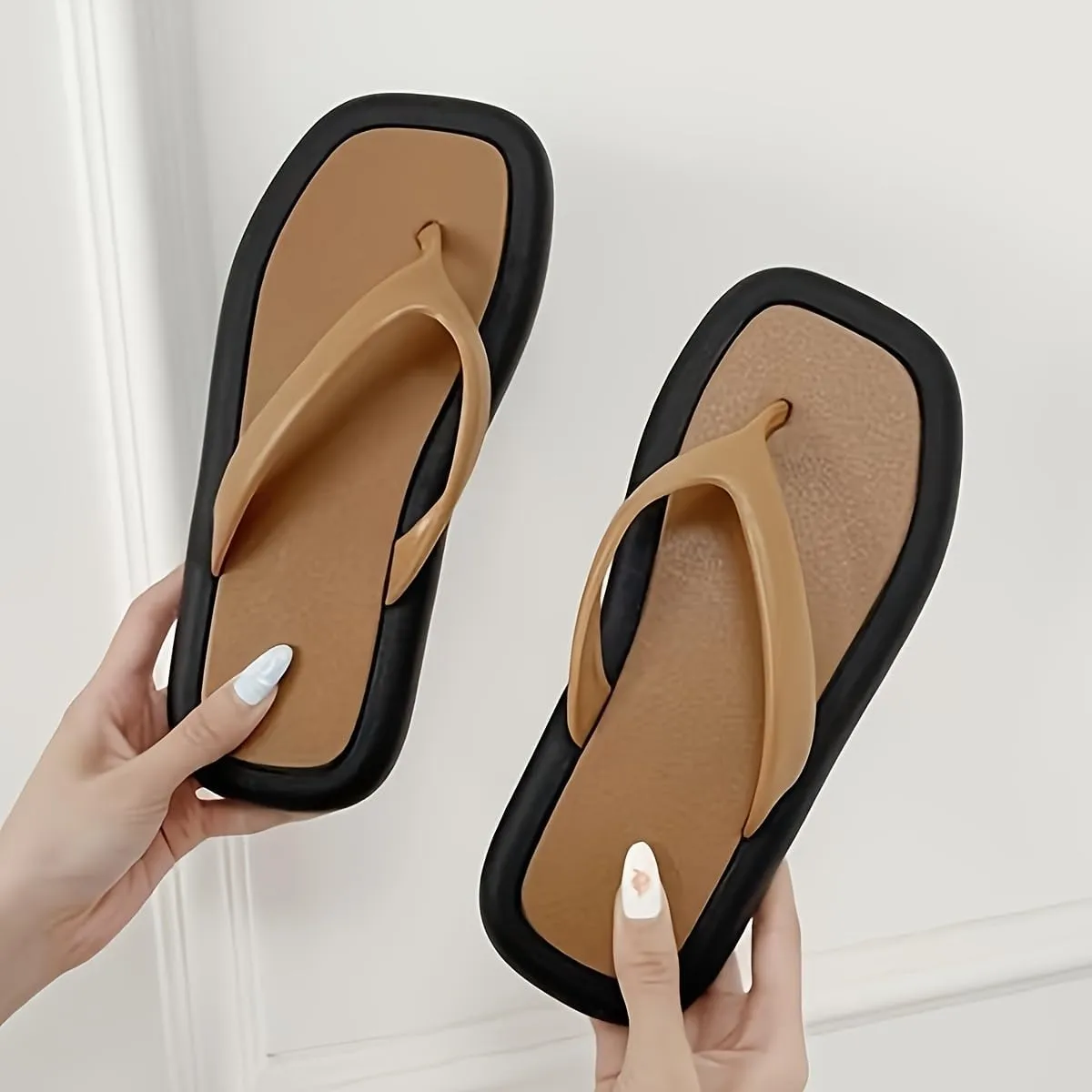 Ladies' anti-slip cushioned indoor and outdoor universal square flip-flops - lightweight and comfortable home swimming pool and beach shoes, summer fashionable sandals