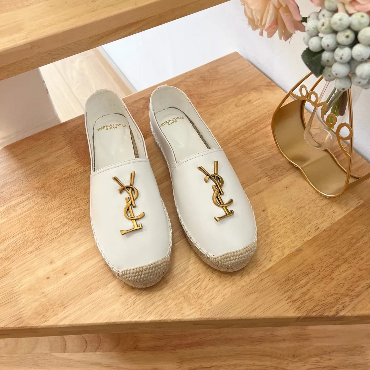WHITE CALFSKIN Fully customizable On-demand delivery Laurent YVES SLIP LOGO ON Saint SL