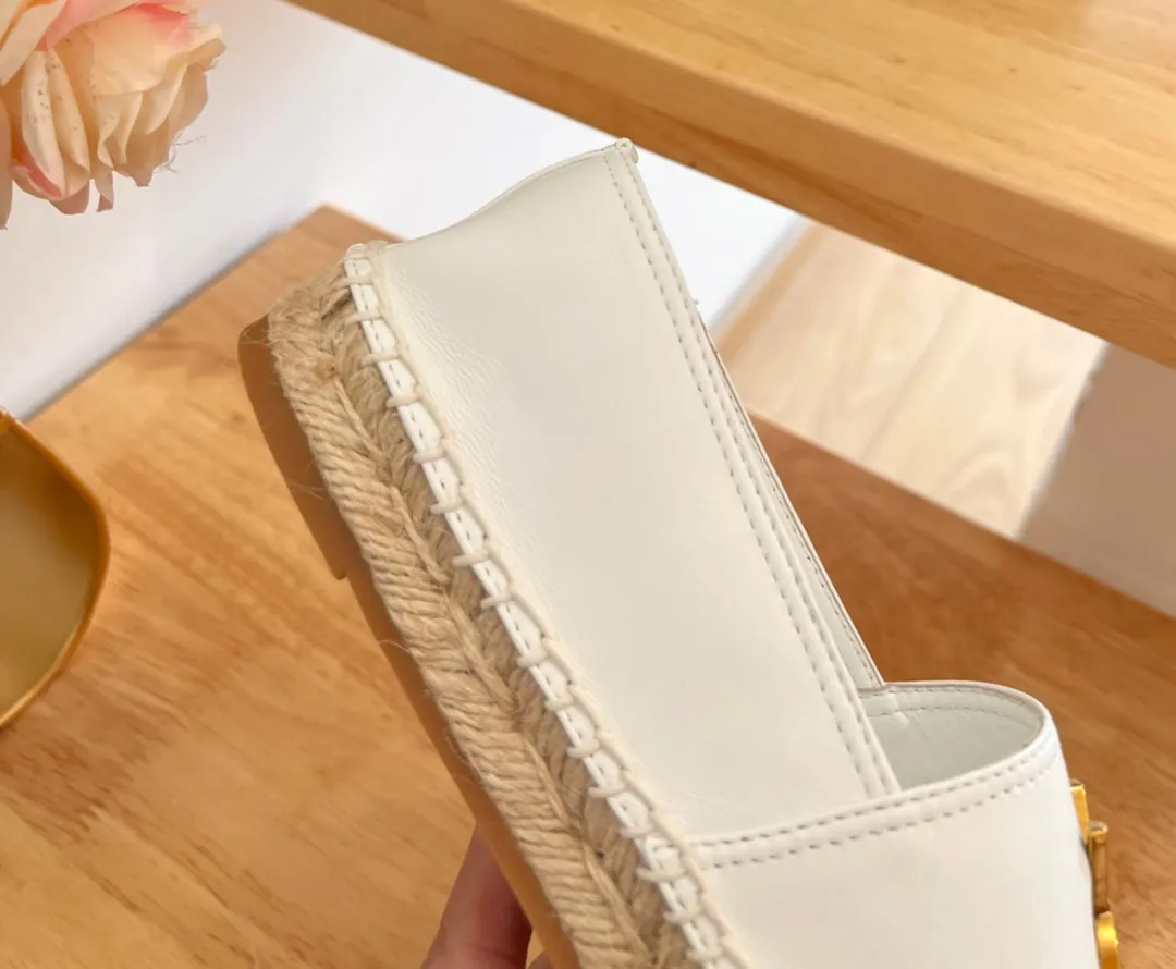 WHITE CALFSKIN Fully customizable On-demand delivery Laurent YVES SLIP LOGO ON Saint SL