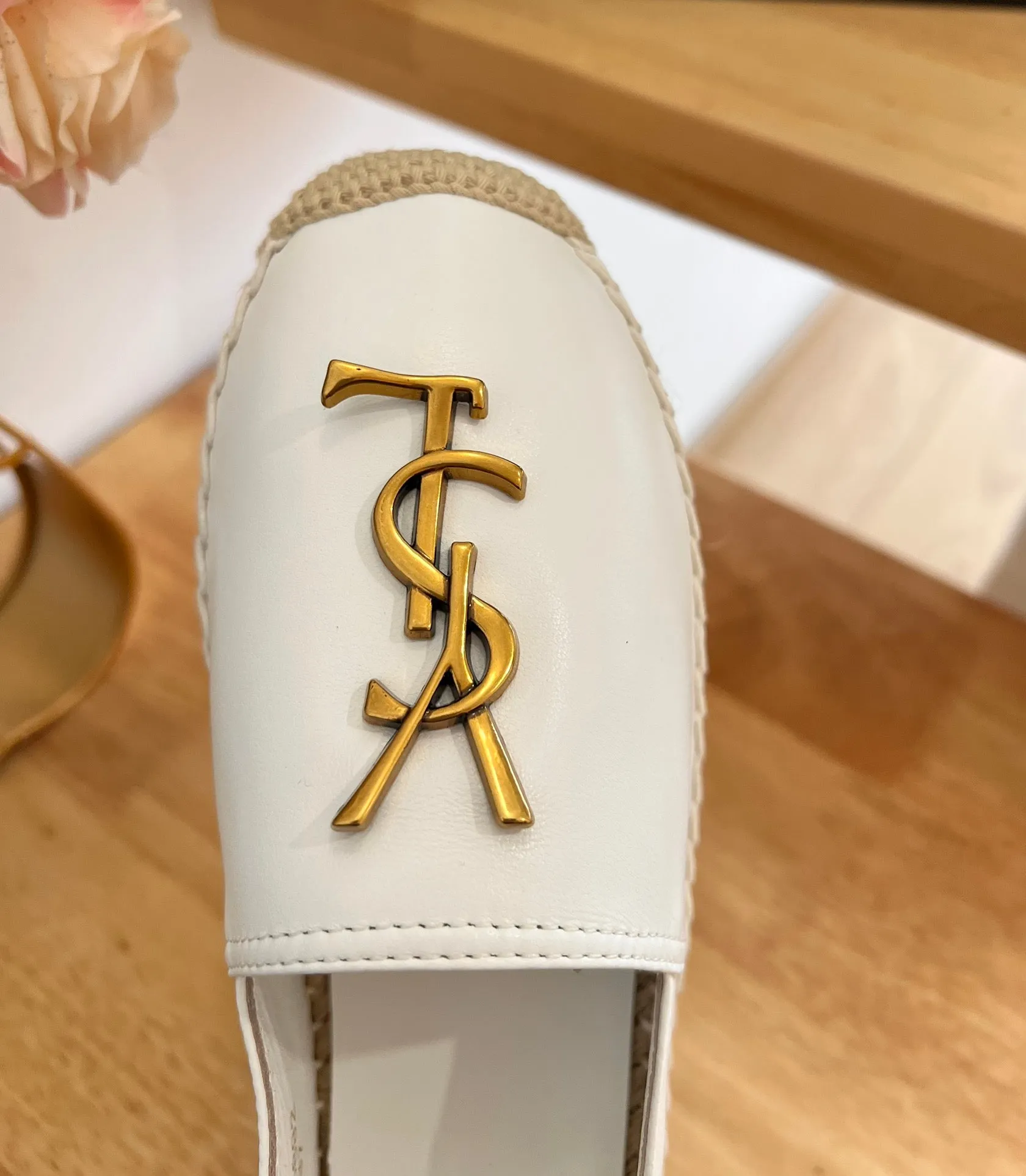 WHITE CALFSKIN Fully customizable On-demand delivery Laurent YVES SLIP LOGO ON Saint SL