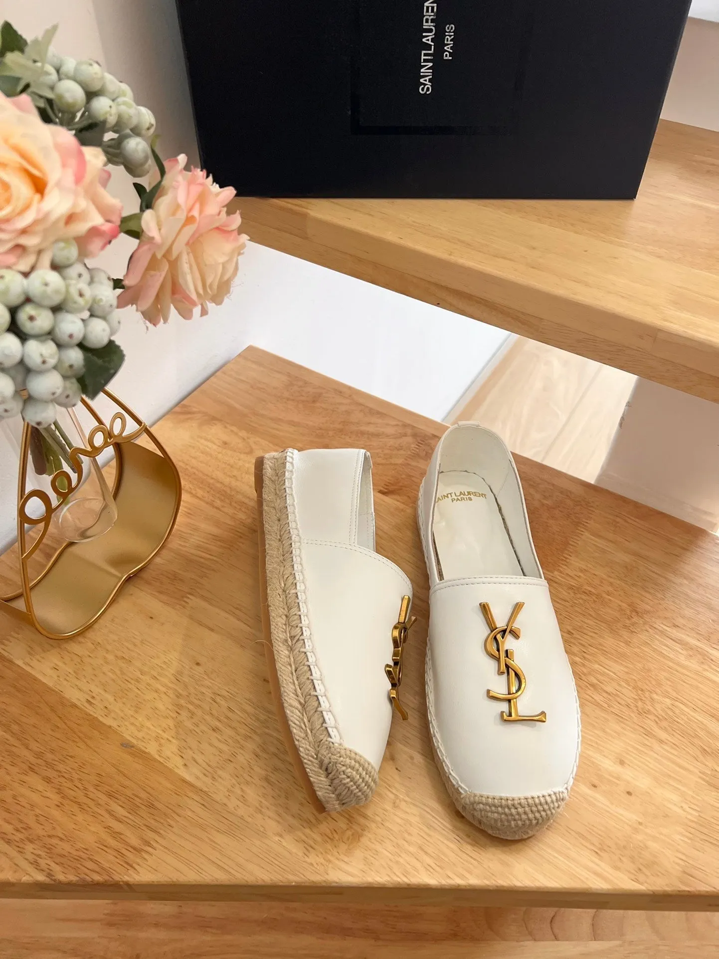 WHITE CALFSKIN Fully customizable On-demand delivery Laurent YVES SLIP LOGO ON Saint SL