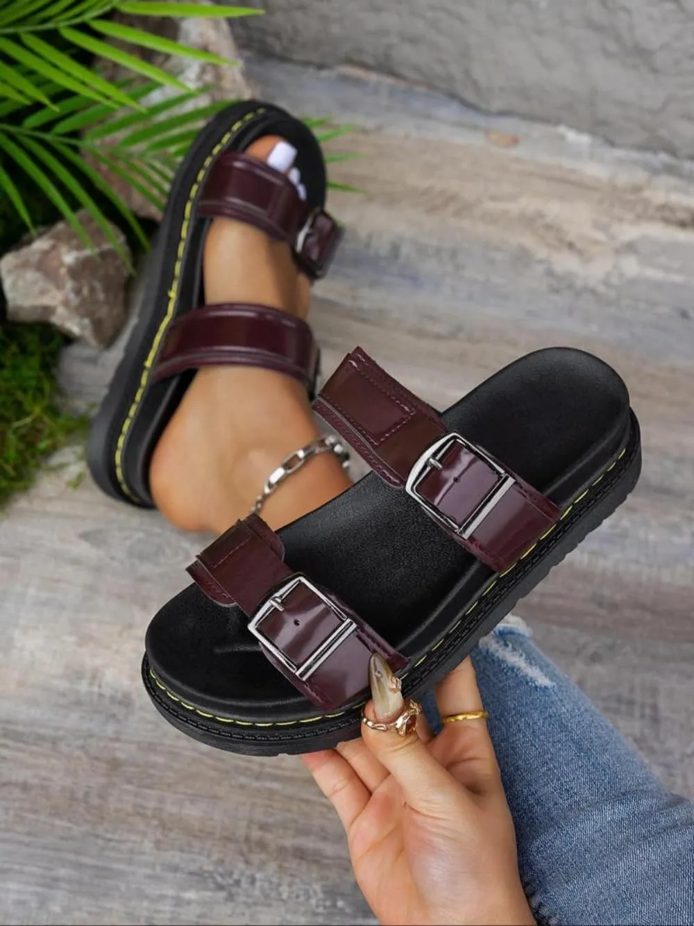 Women's Fashionable Solid PU Leather Sandals Platform Slides Casual Comfortable Slippers for Women Summer Lightweight Breathable Shoes for Daily Wear No Slip Chunky Sole Summer Beach Vacation